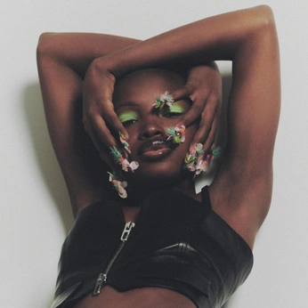 A cover of "a r t" cluster. The owner is leven19. The cluster consists of 3 elements.