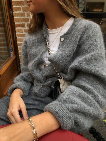 A cover of "outfit" cluster. The owner is ari.sophia. The cluster consists of 18 elements.