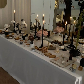 A cover of "Hot summer nights, mid j" cluster. The owner is elaartero. The cluster consists of 1 element.