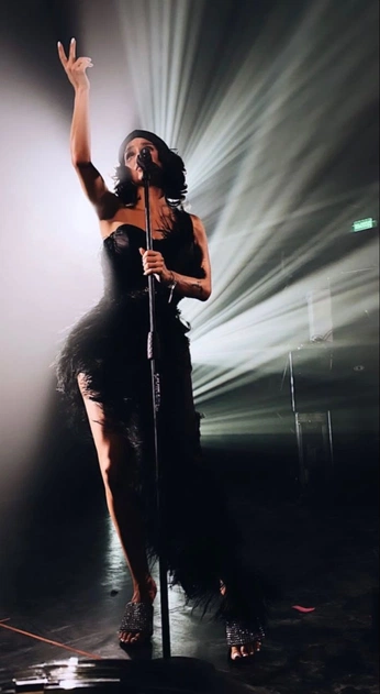 A cover of "body reference photos" cluster. The owner is loueee. The cluster consists of 130 elements.