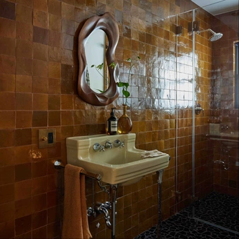 A cover of "Interiors: Bathrooms" cluster. The owner is thethirdvignette. The cluster consists of 36 elements.