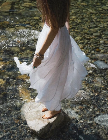 A cover of "Sea foam" cluster. The owner is vangoghgoghboots. The cluster consists of 2 elements.