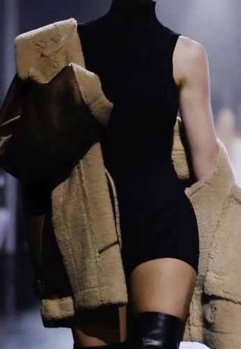 A cover of "Wear" cluster. The owner is jenevievehubbard. The cluster consists of 7 elements.