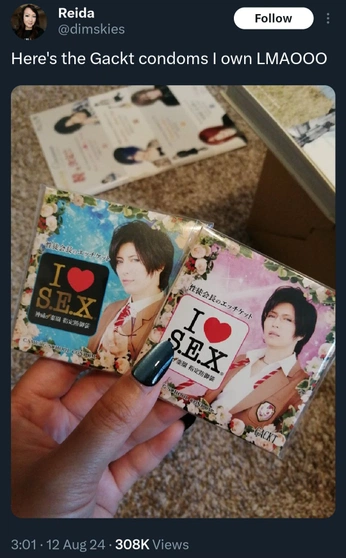 A cover of "Shit from pinterest" cluster. The owner is rosieposi11. The cluster consists of 2 elements.