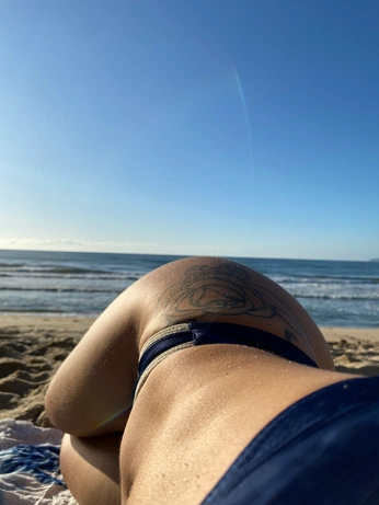 A cover of "02/2025 🌊" cluster. The owner is anajuliavallente. The cluster consists of 9 elements.