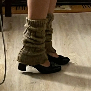 A cover of "𝑽𝒆𝒓𝒐𝒏𝒊𝒄𝒂 𝑬.  𖦹" cluster. The owner is starzzxq. The cluster consists of 25 elements.