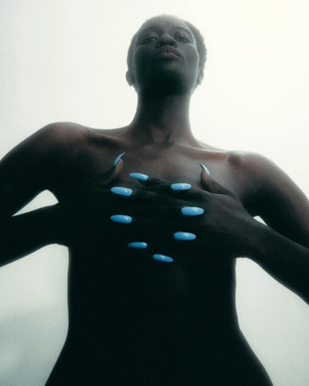 A cover of "Editorial" cluster. The owner is thelingkon. The cluster consists of 3 elements.