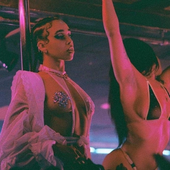 A cover of "Queens" cluster. The owner is anaelpatry. The cluster consists of 1 element.