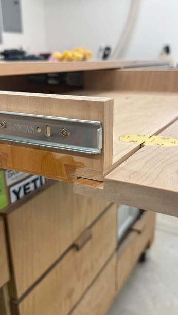 A cover of "Woodwork" cluster. The owner is ce. The cluster consists of 2 elements.