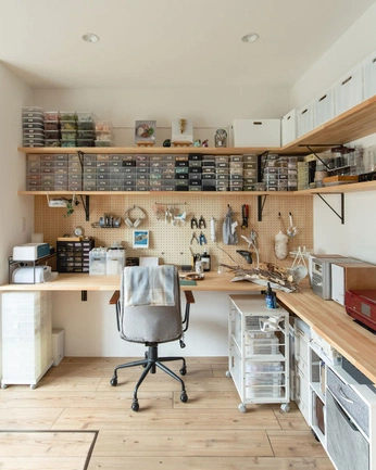 A cover of "New place" cluster. The owner is blumsroom. The cluster consists of 30 elements.