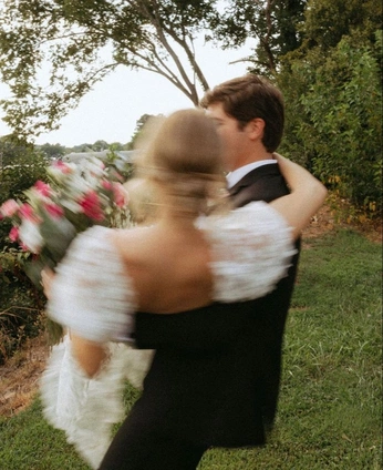 A cover of "Wedding inspirational" cluster. The owner is chlomcn. The cluster consists of 36 elements.