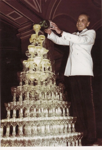 A cover of "Cositas" cluster. The owner is anafestini. The cluster consists of 94 elements.