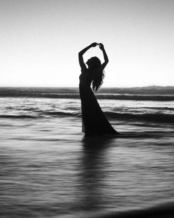 A cover of "DROWINING" cluster. The owner is sagecomplex. The cluster consists of 6 elements.