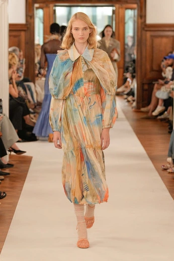 A cover of "Ulla Johnson" cluster. The owner is echogrid. The cluster consists of 52 elements.