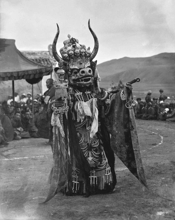 A cover of "rakshasa" cluster. The owner is izzyzaro. The cluster consists of 3 elements.