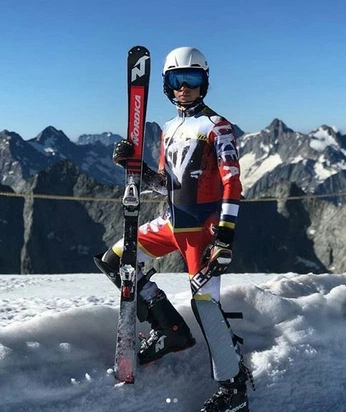 A cover of "SKI PORTRAIT" cluster. The owner is annnbuuu. The cluster consists of 67 elements.