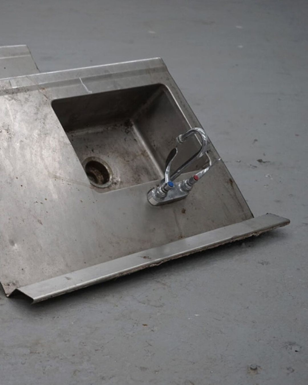 An Instagram carousel post added by hans on Mar 13, 2024. The author is @work2day.