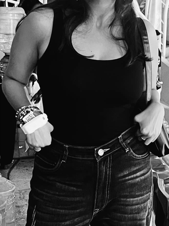 A cover of "black and white" cluster. The owner is captainmish. The cluster consists of 2 elements.