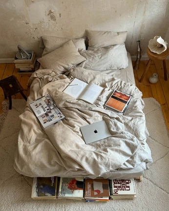 A cover of "🎟️" cluster. The owner is dessired. The cluster consists of 4 elements.