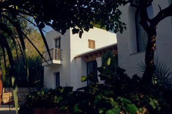 A cover of "riva" cluster. The owner is carl.x. The cluster consists of 52 elements.