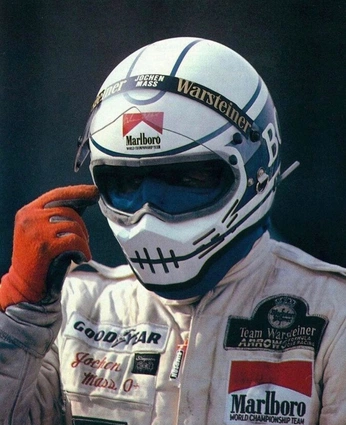 A cover of "f1 the aesth" cluster. The owner is flowersinme. The cluster consists of 2 elements.