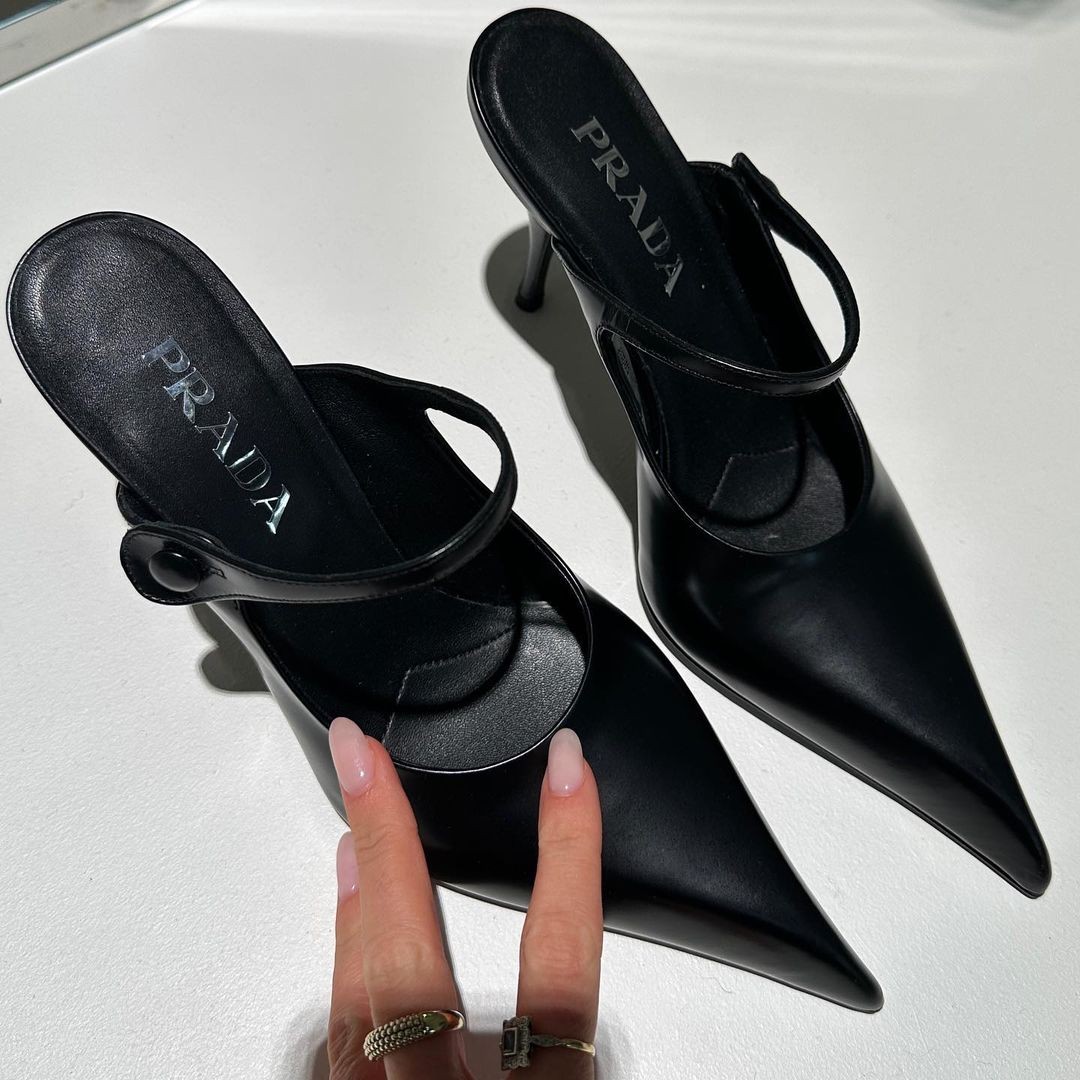 An Instagram carousel post added by colindancel on Feb 16, 2024. The author is @georgie_threads.