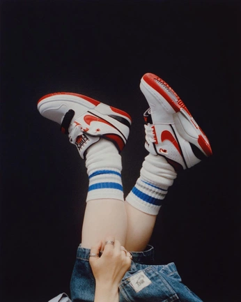 A cover of "footlocker" cluster. The owner is mishthisfish. The cluster consists of 113 elements.