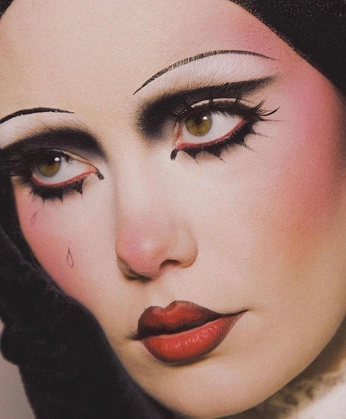 A cover of "Makeup + Styling" cluster. The owner is ad1tic. The cluster consists of 31 elements.