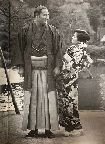 A cover of "white and black" cluster. The owner is mael.ms. The cluster consists of 1 element.