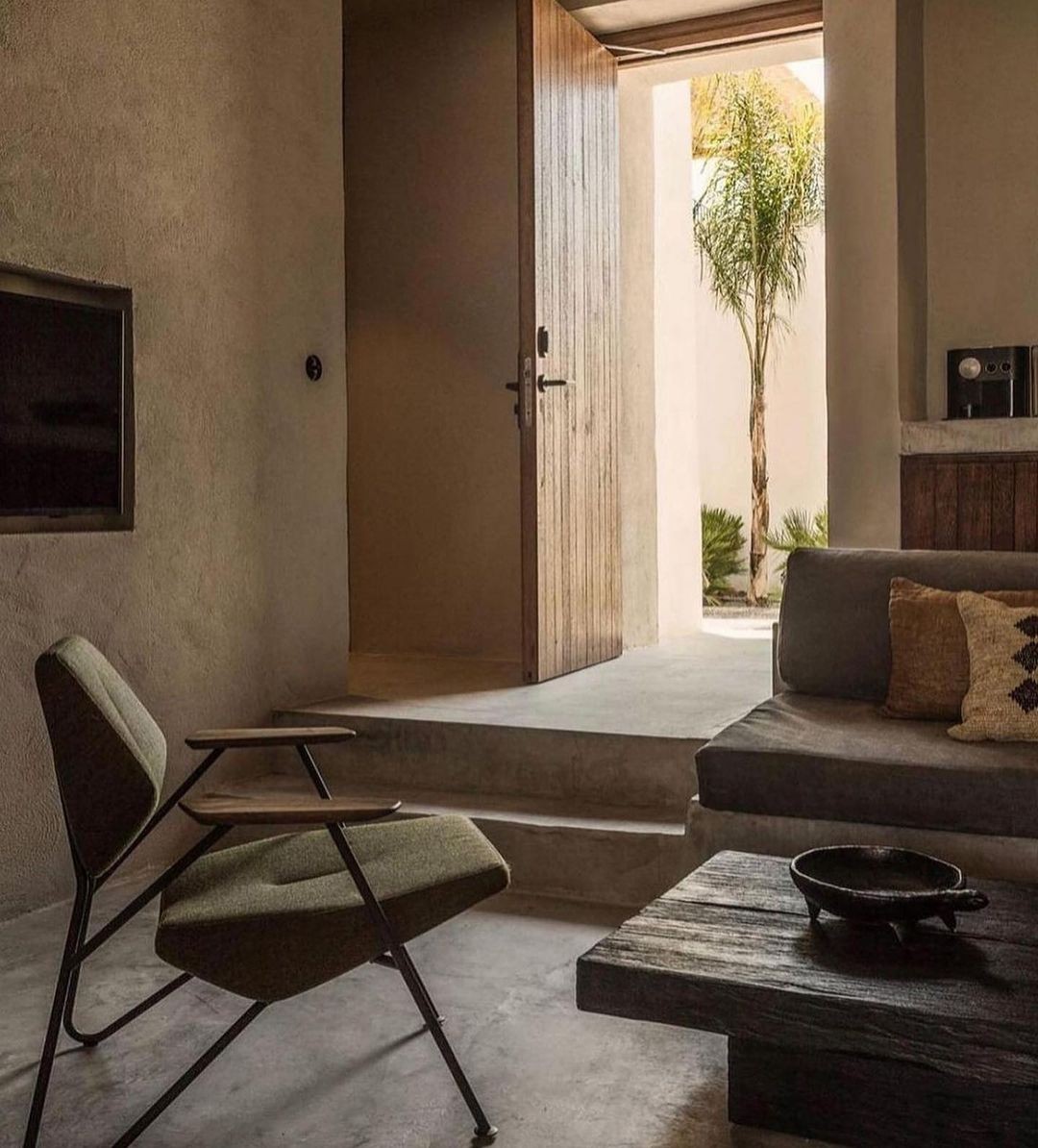Interior of Oku Kos in Greece. Photo by Georg Roske.
