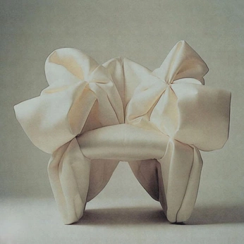 A cover of "Elegant Overtures" cluster. The owner is melloon. The cluster description is "silky | dewy | delicate". The cluster consists of 46 elements.