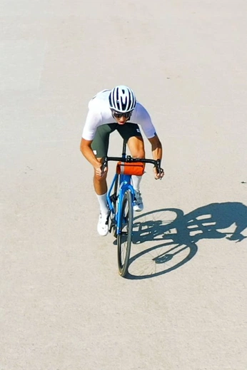 A cover of "cycling" cluster. The owner is madereal. The cluster consists of 83 elements.