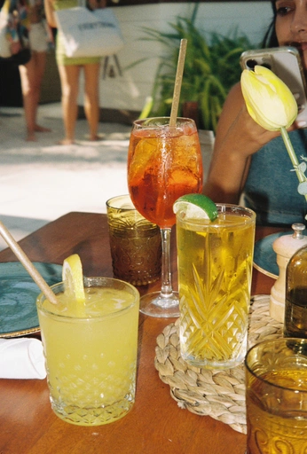 A cover of "summmer" cluster. The owner is micaelabeaumont. The cluster consists of 4 elements.