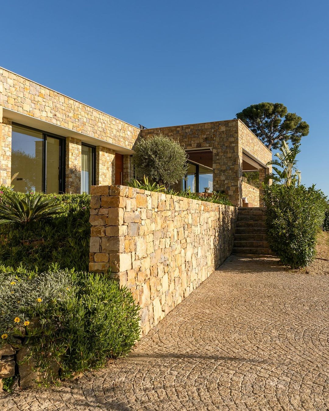 An Instagram carousel post added by anish on May 28, 2024. The author is @architettura_urbana.