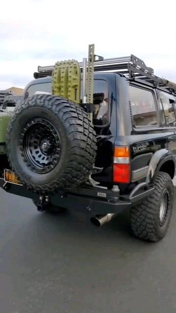 A cover of "Land Cruise" cluster. The owner is deella. The cluster consists of 2 elements.