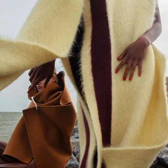 A cover of "Veebz" cluster. The owner is deniecemarz. The cluster consists of 22 elements.