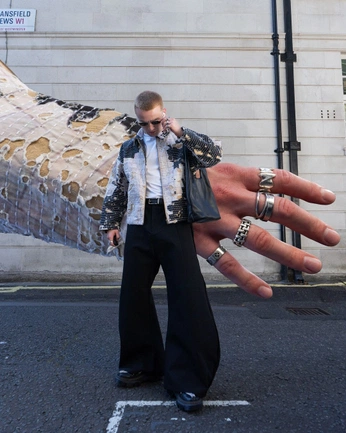 A cover of "ffffen" cluster. The owner is burlygear. The cluster consists of 3 elements.