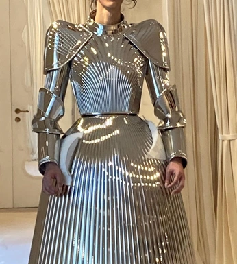 A cover of "Hallow" cluster. The owner is calicardinali. The cluster consists of 17 elements.