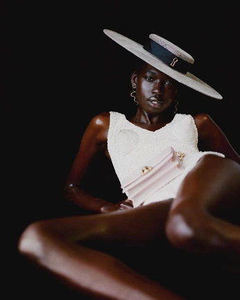 A cover of "Editorial" cluster. The owner is oking. The cluster consists of 12 elements.