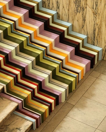 A cover of "Colour" cluster. The owner is bichtran. The cluster consists of 56 elements.