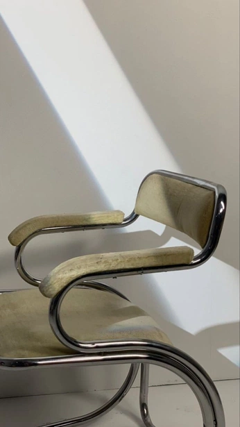 A cover of "mobilier" cluster. The owner is chloebfr. The cluster consists of 5 elements.