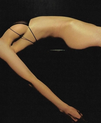 A cover of "Body" cluster. The owner is mynameisdna. The cluster consists of 32 elements.
