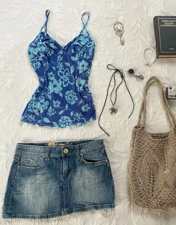 A cover of "summer outfits" cluster. The owner is janamae. The cluster consists of 10 elements.