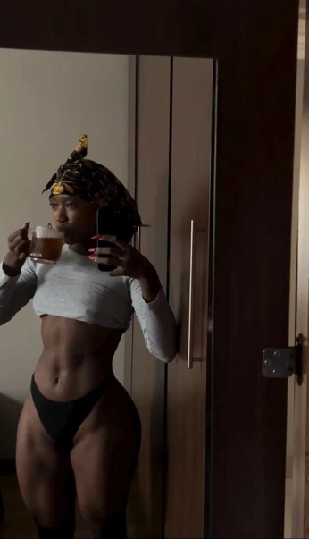 A cover of "bawdy tea" cluster. The owner is planetpurr. The cluster consists of 80 elements.