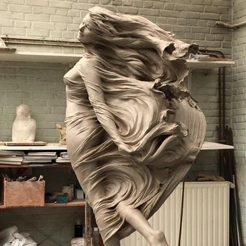 A cover of "artista" cluster. The owner is eclipsewilliam. The cluster consists of 24 elements.