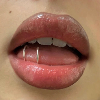 A cover of "piercing" cluster. The owner is anabrrina. The cluster consists of 1 element.