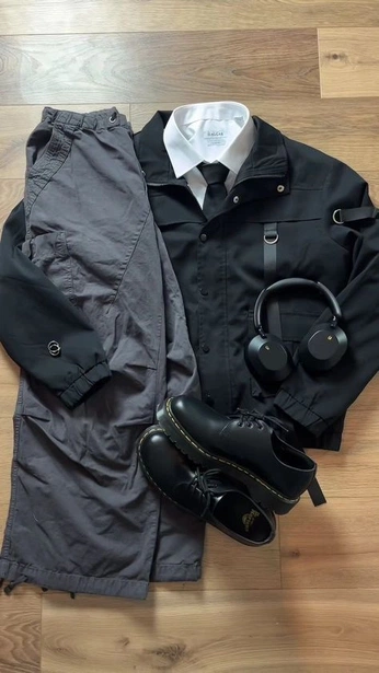 A cover of "Ocs: Elliot" cluster. The owner is ps1thurism. The cluster consists of 3 elements.