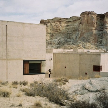 A cover of "Exterior" cluster. The owner is eveangelica. The cluster consists of 32 elements.