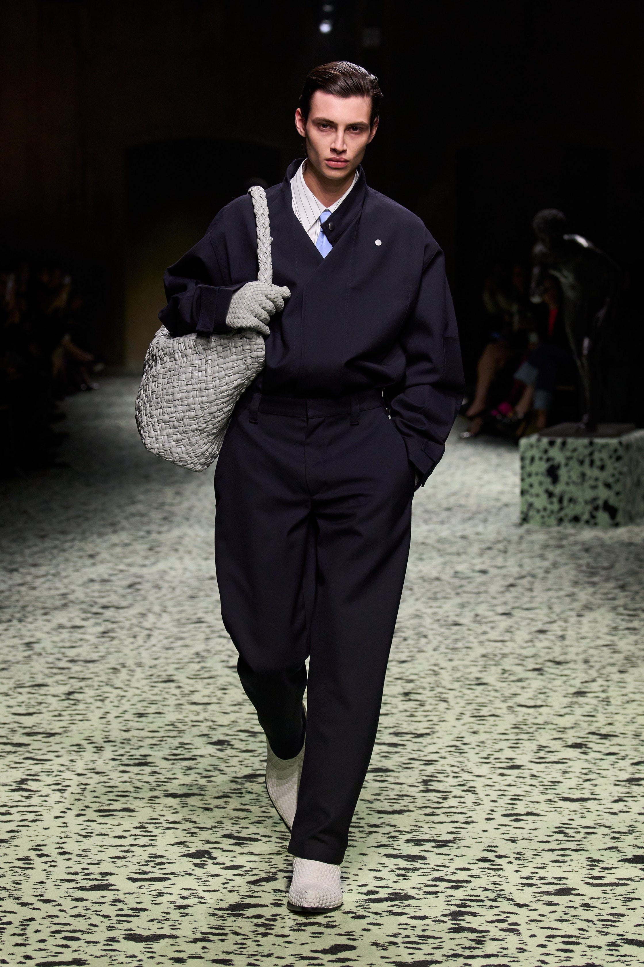 Look 62 from the Bottega Veneta Fall/Winter 2023 collection, designed by Matthieu Blazy.