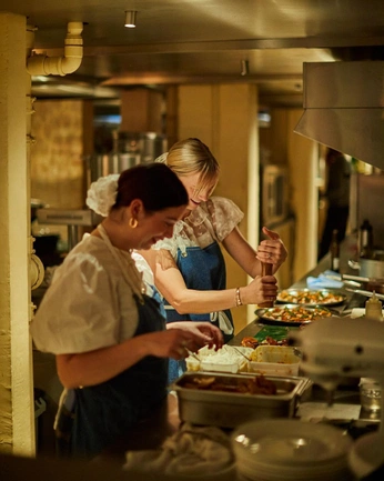 A cover of "CANDID MOMENTS" cluster. The owner is sophiealice. The cluster consists of 23 elements.